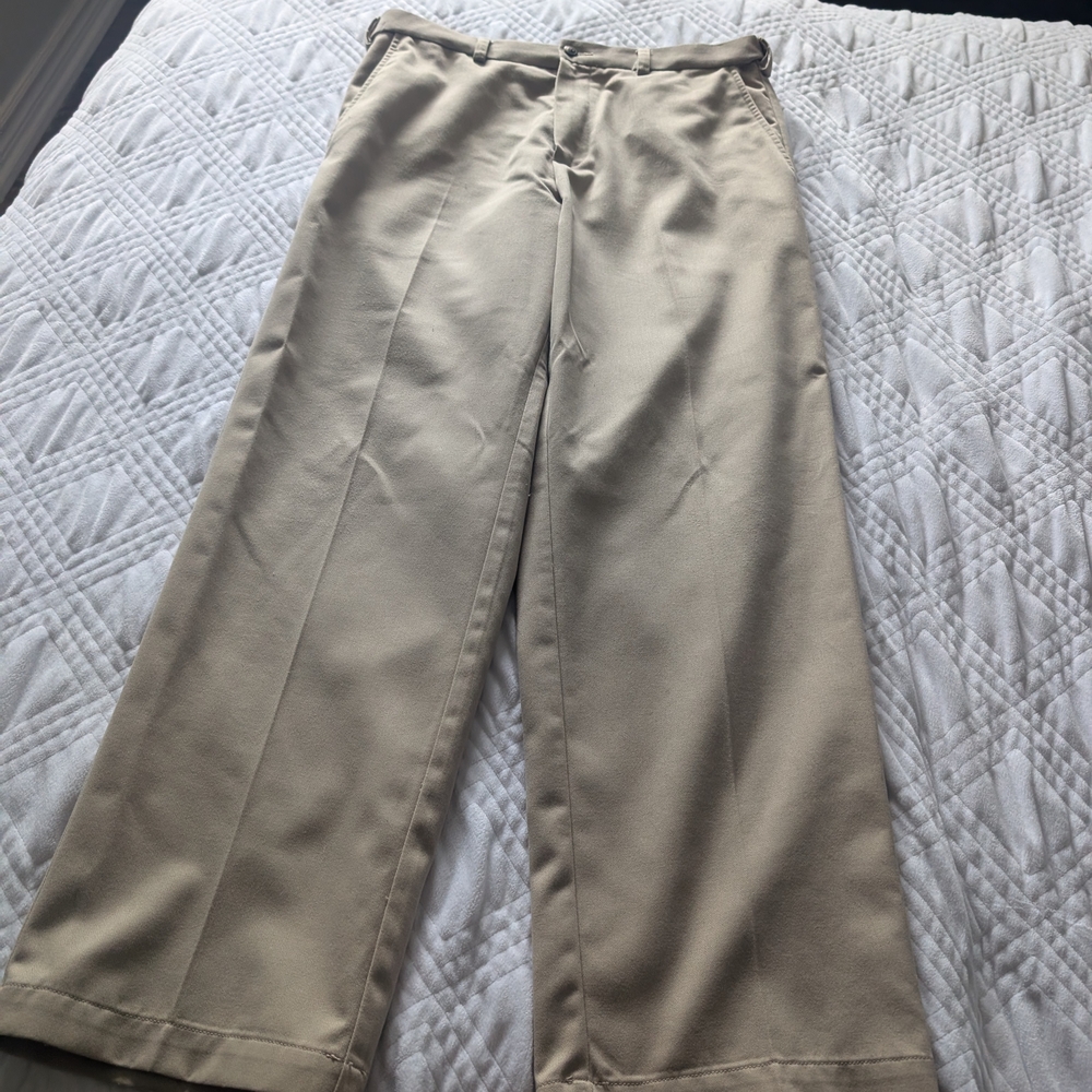 Haggar Men's Classic Khaki Chinos